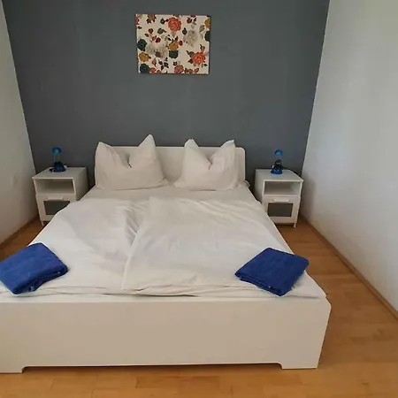 Two-bedroom Near Apartment