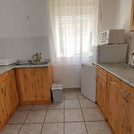 Two-bedroom Near Apartment